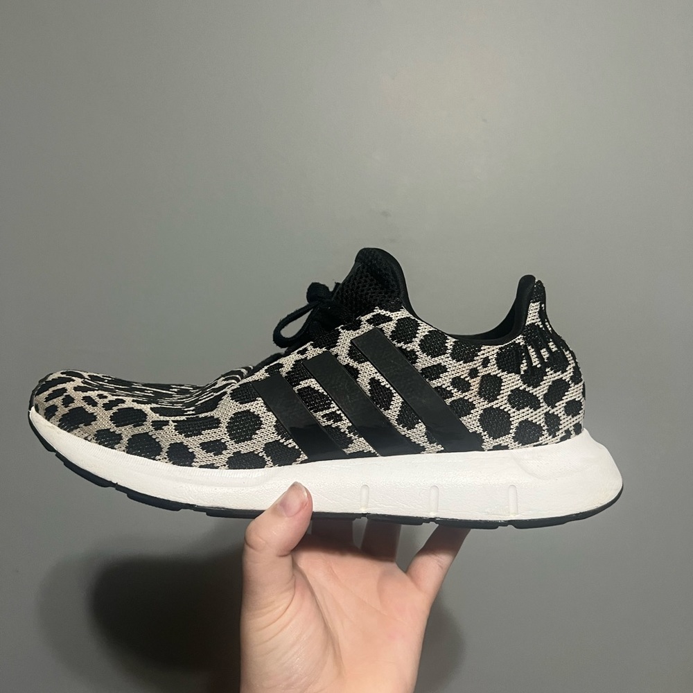 ADIDAS SIZE 11 GYM SHOE